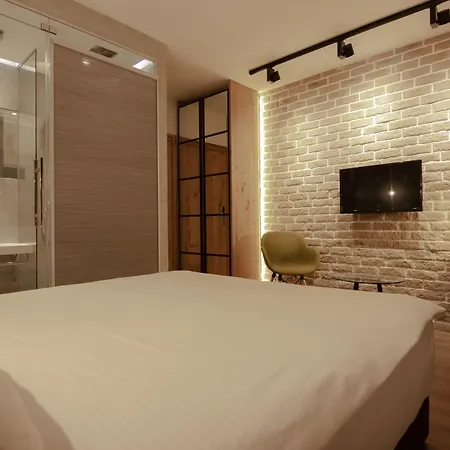 Level Luxury Bed & Breakfast 4*