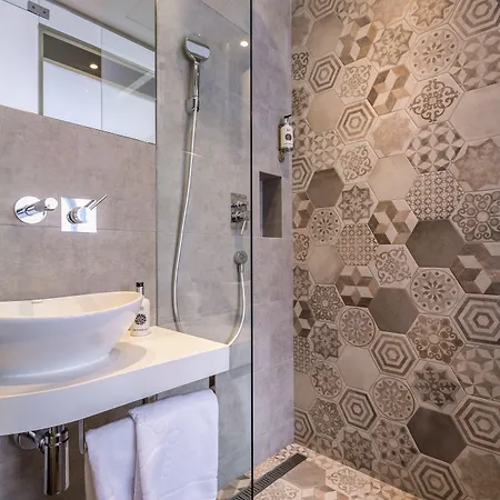 Level Luxury Bed & Breakfast Belgrade