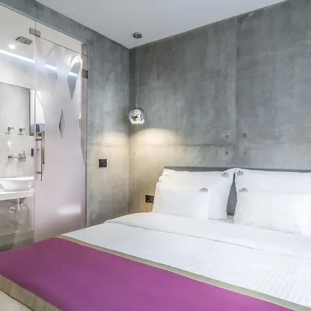 Level Luxury Bed & Breakfast Belgrade