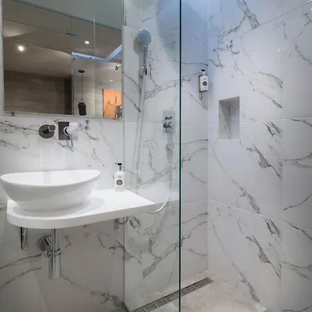 Level Luxury Bed & Breakfast 4*