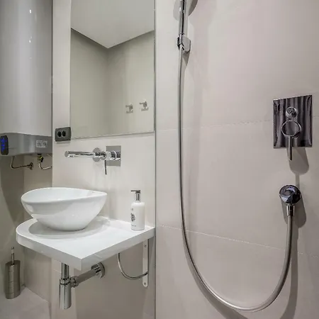 Level Luxury Bed and Breakfast 4*