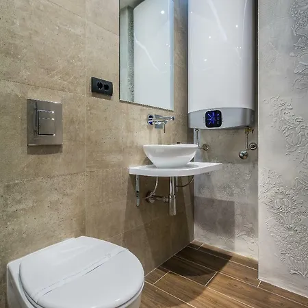 Level Luxury Bed and Breakfast 4*